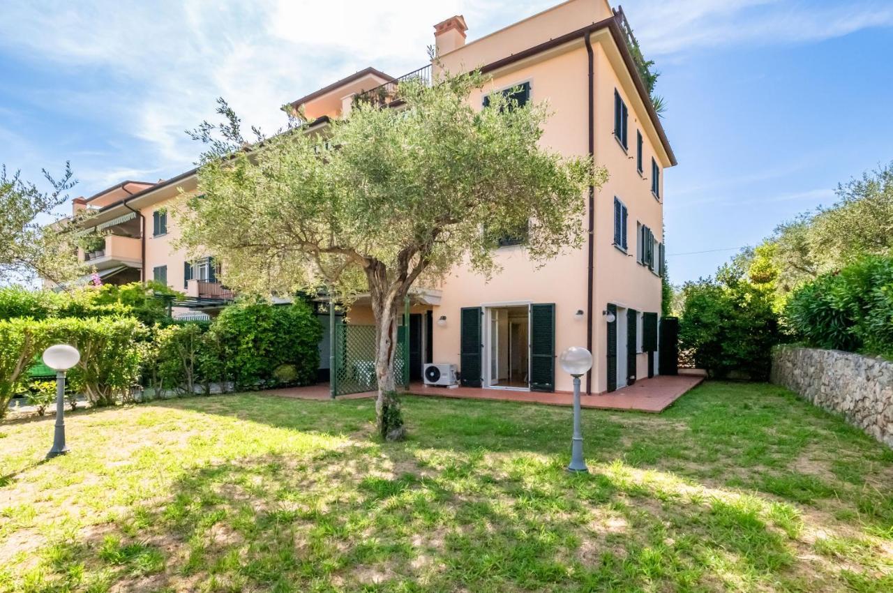 Piana Di Solaro Modern Flat & Swimming Pool Διαμέρισμα Lerici Εξωτερικό φωτογραφία